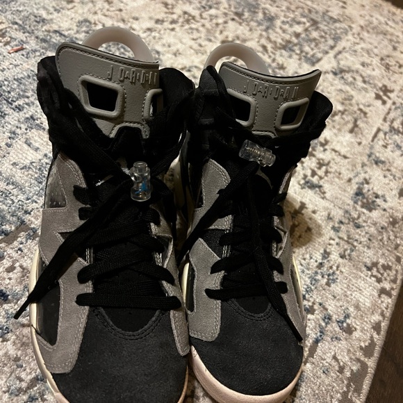 Authentic Jordans size 8 women - Picture 3 of 4